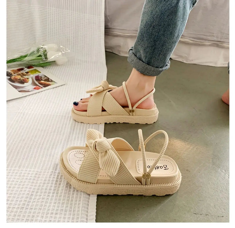 Sandálias femininas Mulher Verão Fada Estilo 2025 Nova Moda Estudante Plataforma Roman Lady Sands Sapatos Baixos Chinelos Bonitos